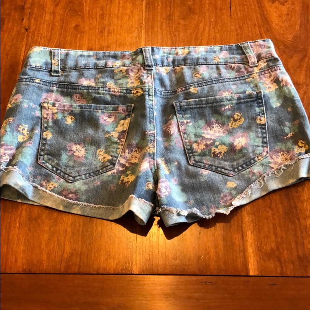 Forever 21 Jean shorts - Picture 2 of 2